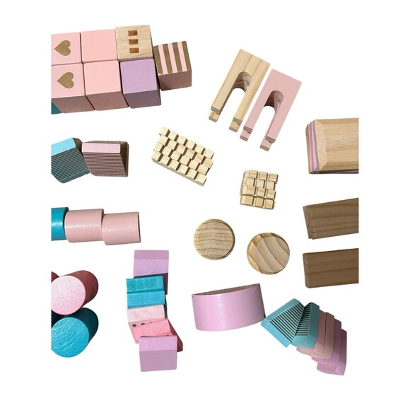 FAO Schwarz Medieval Princesses Wooden Castle Building Blocks Set 74 Pieces - Picture 4 of 9